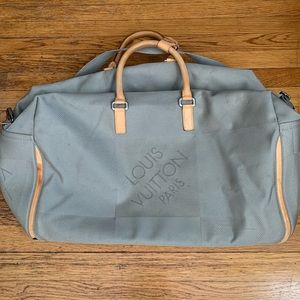 🛍️ Louis Vuitton authentic tan/gray duffle bag.
